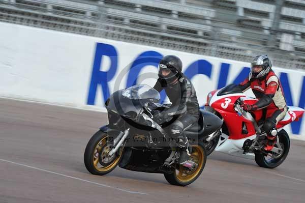 Motorcycle action photographs;Rockingham;Rockingham photographs;event digital images;eventdigitalimages;no limits trackday;peter wileman photography;rockingham corby northamptonshire;trackday;trackday digital images;trackday photos