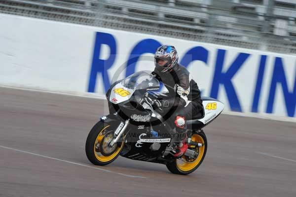 Motorcycle action photographs;Rockingham;Rockingham photographs;event digital images;eventdigitalimages;no limits trackday;peter wileman photography;rockingham corby northamptonshire;trackday;trackday digital images;trackday photos