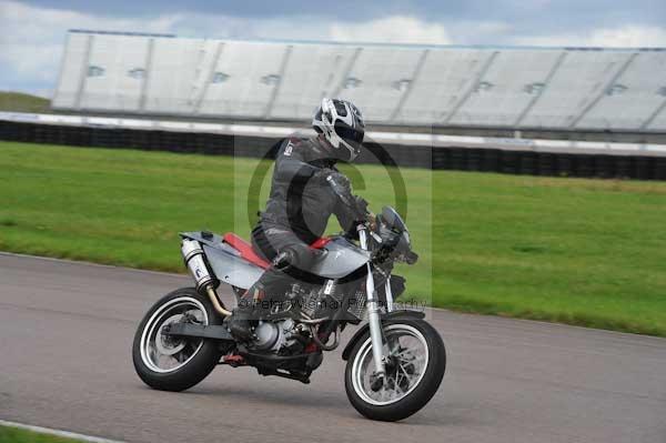 Motorcycle action photographs;Rockingham;Rockingham photographs;event digital images;eventdigitalimages;no limits trackday;peter wileman photography;rockingham corby northamptonshire;trackday;trackday digital images;trackday photos