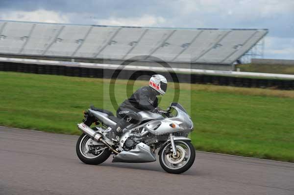 Motorcycle action photographs;Rockingham;Rockingham photographs;event digital images;eventdigitalimages;no limits trackday;peter wileman photography;rockingham corby northamptonshire;trackday;trackday digital images;trackday photos