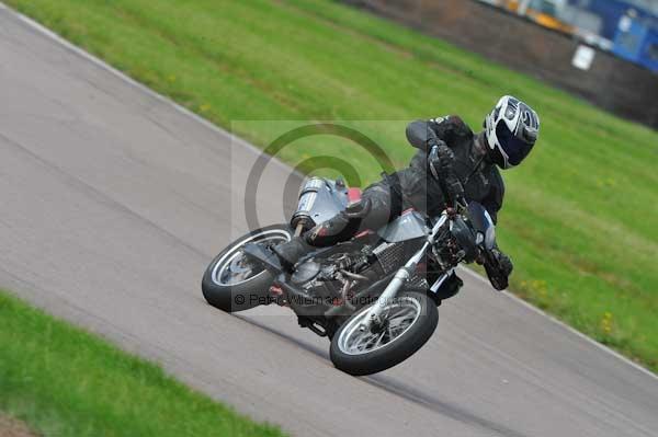 Motorcycle action photographs;Rockingham;Rockingham photographs;event digital images;eventdigitalimages;no limits trackday;peter wileman photography;rockingham corby northamptonshire;trackday;trackday digital images;trackday photos