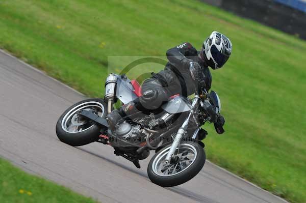 Motorcycle action photographs;Rockingham;Rockingham photographs;event digital images;eventdigitalimages;no limits trackday;peter wileman photography;rockingham corby northamptonshire;trackday;trackday digital images;trackday photos