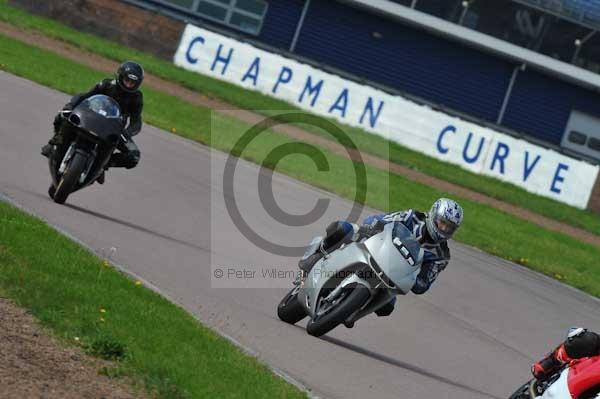 Motorcycle action photographs;Rockingham;Rockingham photographs;event digital images;eventdigitalimages;no limits trackday;peter wileman photography;rockingham corby northamptonshire;trackday;trackday digital images;trackday photos