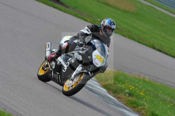 Motorcycle action photographs;Rockingham;Rockingham photographs;event digital images;eventdigitalimages;no limits trackday;peter wileman photography;rockingham corby northamptonshire;trackday;trackday digital images;trackday photos
