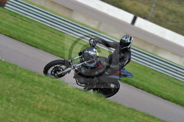 Motorcycle action photographs;Rockingham;Rockingham photographs;event digital images;eventdigitalimages;no limits trackday;peter wileman photography;rockingham corby northamptonshire;trackday;trackday digital images;trackday photos