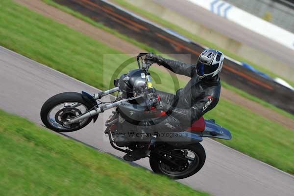 Motorcycle action photographs;Rockingham;Rockingham photographs;event digital images;eventdigitalimages;no limits trackday;peter wileman photography;rockingham corby northamptonshire;trackday;trackday digital images;trackday photos