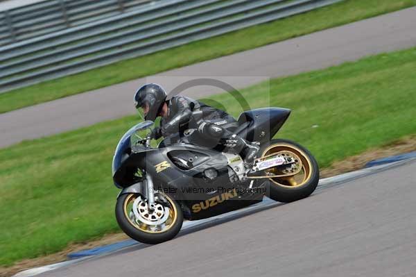 Motorcycle action photographs;Rockingham;Rockingham photographs;event digital images;eventdigitalimages;no limits trackday;peter wileman photography;rockingham corby northamptonshire;trackday;trackday digital images;trackday photos