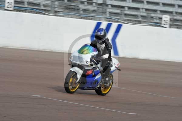Motorcycle action photographs;Rockingham;Rockingham photographs;event digital images;eventdigitalimages;no limits trackday;peter wileman photography;rockingham corby northamptonshire;trackday;trackday digital images;trackday photos