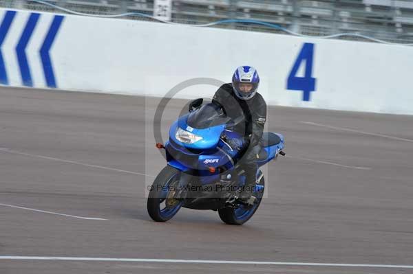 Motorcycle action photographs;Rockingham;Rockingham photographs;event digital images;eventdigitalimages;no limits trackday;peter wileman photography;rockingham corby northamptonshire;trackday;trackday digital images;trackday photos