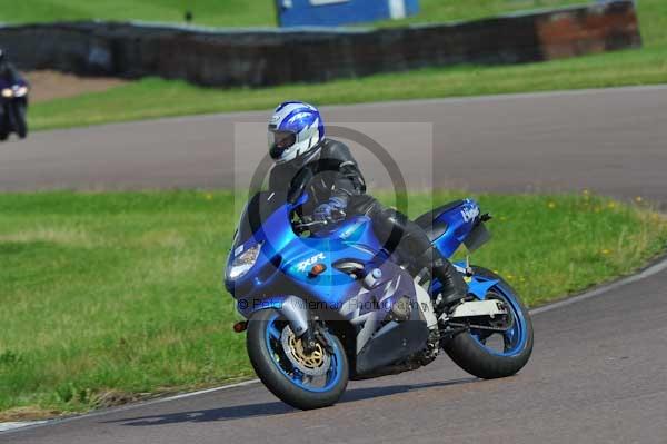 Motorcycle action photographs;Rockingham;Rockingham photographs;event digital images;eventdigitalimages;no limits trackday;peter wileman photography;rockingham corby northamptonshire;trackday;trackday digital images;trackday photos