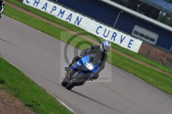 Motorcycle action photographs;Rockingham;Rockingham photographs;event digital images;eventdigitalimages;no limits trackday;peter wileman photography;rockingham corby northamptonshire;trackday;trackday digital images;trackday photos
