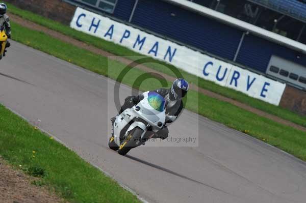 Motorcycle action photographs;Rockingham;Rockingham photographs;event digital images;eventdigitalimages;no limits trackday;peter wileman photography;rockingham corby northamptonshire;trackday;trackday digital images;trackday photos