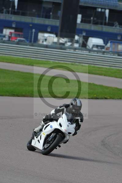Motorcycle action photographs;Rockingham;Rockingham photographs;event digital images;eventdigitalimages;no limits trackday;peter wileman photography;rockingham corby northamptonshire;trackday;trackday digital images;trackday photos