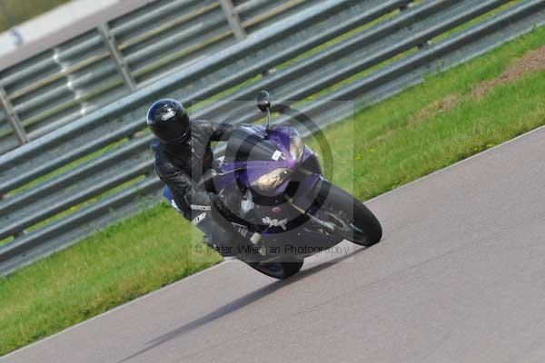 Motorcycle action photographs;Rockingham;Rockingham photographs;event digital images;eventdigitalimages;no limits trackday;peter wileman photography;rockingham corby northamptonshire;trackday;trackday digital images;trackday photos