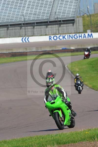 Motorcycle action photographs;Rockingham;Rockingham photographs;event digital images;eventdigitalimages;no limits trackday;peter wileman photography;rockingham corby northamptonshire;trackday;trackday digital images;trackday photos