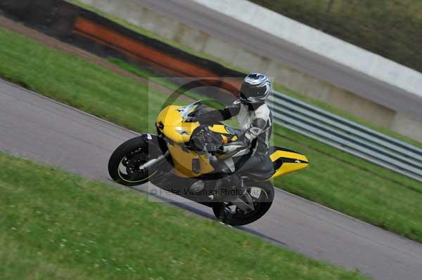 Motorcycle action photographs;Rockingham;Rockingham photographs;event digital images;eventdigitalimages;no limits trackday;peter wileman photography;rockingham corby northamptonshire;trackday;trackday digital images;trackday photos