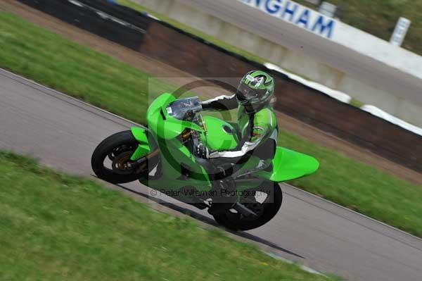 Motorcycle action photographs;Rockingham;Rockingham photographs;event digital images;eventdigitalimages;no limits trackday;peter wileman photography;rockingham corby northamptonshire;trackday;trackday digital images;trackday photos