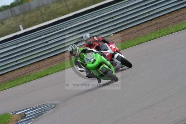 Motorcycle action photographs;Rockingham;Rockingham photographs;event digital images;eventdigitalimages;no limits trackday;peter wileman photography;rockingham corby northamptonshire;trackday;trackday digital images;trackday photos