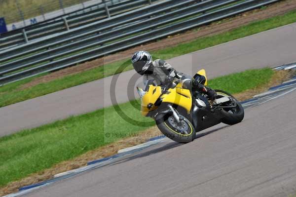 Motorcycle action photographs;Rockingham;Rockingham photographs;event digital images;eventdigitalimages;no limits trackday;peter wileman photography;rockingham corby northamptonshire;trackday;trackday digital images;trackday photos