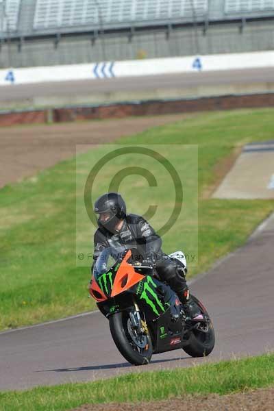 Motorcycle action photographs;Rockingham;Rockingham photographs;event digital images;eventdigitalimages;no limits trackday;peter wileman photography;rockingham corby northamptonshire;trackday;trackday digital images;trackday photos