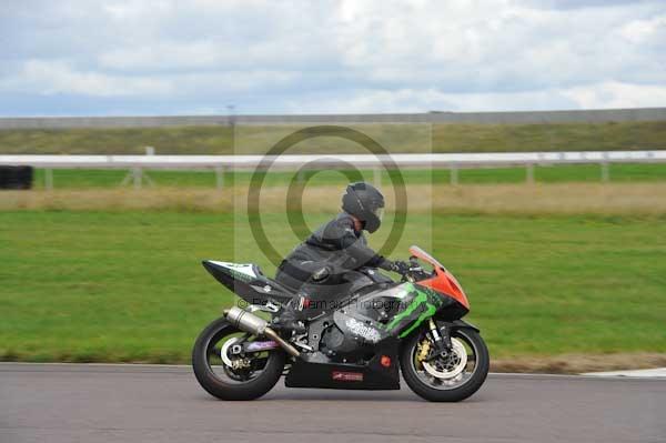 Motorcycle action photographs;Rockingham;Rockingham photographs;event digital images;eventdigitalimages;no limits trackday;peter wileman photography;rockingham corby northamptonshire;trackday;trackday digital images;trackday photos