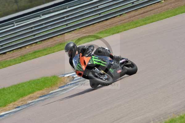Motorcycle action photographs;Rockingham;Rockingham photographs;event digital images;eventdigitalimages;no limits trackday;peter wileman photography;rockingham corby northamptonshire;trackday;trackday digital images;trackday photos