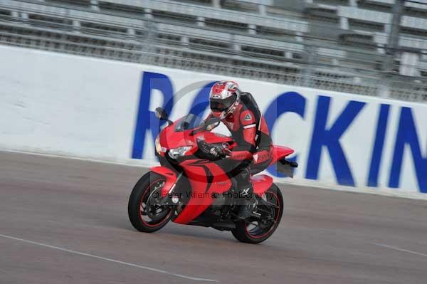Motorcycle action photographs;Rockingham;Rockingham photographs;event digital images;eventdigitalimages;no limits trackday;peter wileman photography;rockingham corby northamptonshire;trackday;trackday digital images;trackday photos