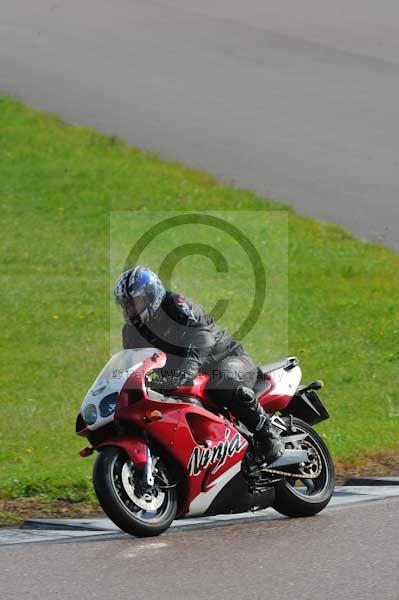 Motorcycle action photographs;Rockingham;Rockingham photographs;event digital images;eventdigitalimages;no limits trackday;peter wileman photography;rockingham corby northamptonshire;trackday;trackday digital images;trackday photos
