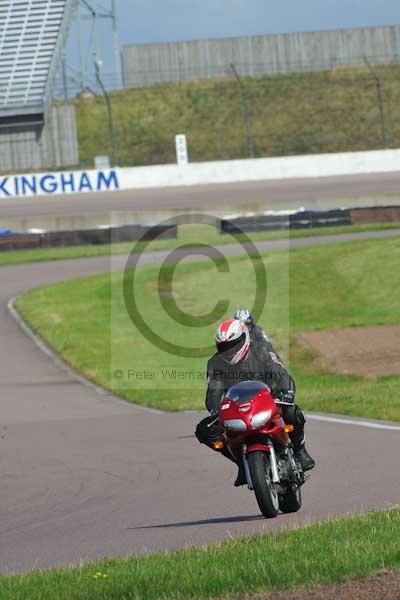 Motorcycle action photographs;Rockingham;Rockingham photographs;event digital images;eventdigitalimages;no limits trackday;peter wileman photography;rockingham corby northamptonshire;trackday;trackday digital images;trackday photos