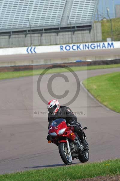 Motorcycle action photographs;Rockingham;Rockingham photographs;event digital images;eventdigitalimages;no limits trackday;peter wileman photography;rockingham corby northamptonshire;trackday;trackday digital images;trackday photos