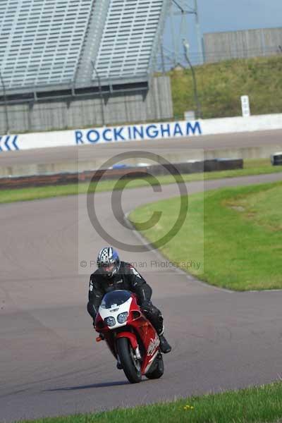 Motorcycle action photographs;Rockingham;Rockingham photographs;event digital images;eventdigitalimages;no limits trackday;peter wileman photography;rockingham corby northamptonshire;trackday;trackday digital images;trackday photos
