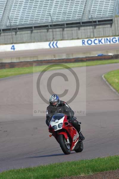Motorcycle action photographs;Rockingham;Rockingham photographs;event digital images;eventdigitalimages;no limits trackday;peter wileman photography;rockingham corby northamptonshire;trackday;trackday digital images;trackday photos