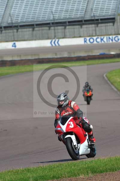 Motorcycle action photographs;Rockingham;Rockingham photographs;event digital images;eventdigitalimages;no limits trackday;peter wileman photography;rockingham corby northamptonshire;trackday;trackday digital images;trackday photos