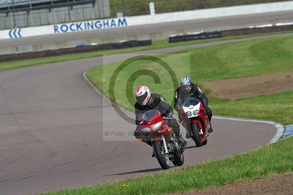 Motorcycle action photographs;Rockingham;Rockingham photographs;event digital images;eventdigitalimages;no limits trackday;peter wileman photography;rockingham corby northamptonshire;trackday;trackday digital images;trackday photos