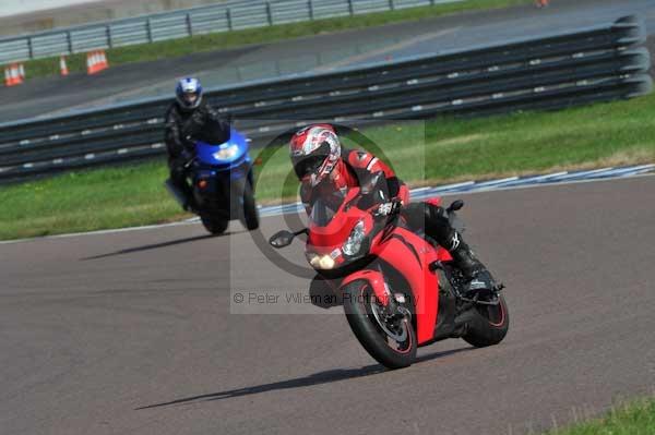 Motorcycle action photographs;Rockingham;Rockingham photographs;event digital images;eventdigitalimages;no limits trackday;peter wileman photography;rockingham corby northamptonshire;trackday;trackday digital images;trackday photos