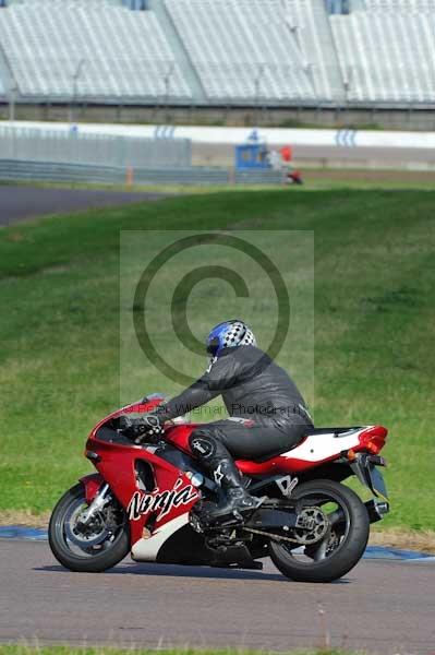Motorcycle action photographs;Rockingham;Rockingham photographs;event digital images;eventdigitalimages;no limits trackday;peter wileman photography;rockingham corby northamptonshire;trackday;trackday digital images;trackday photos