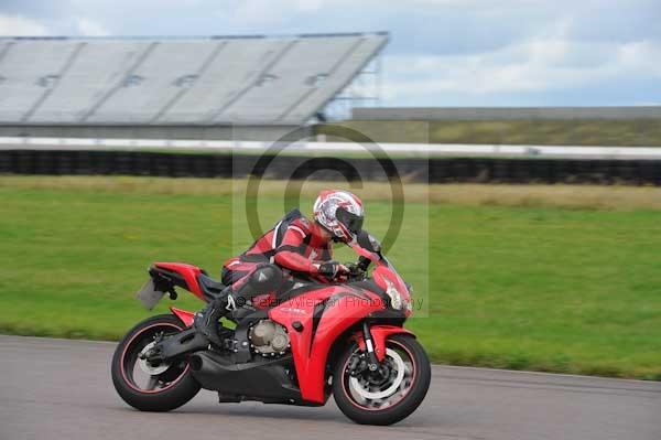 Motorcycle action photographs;Rockingham;Rockingham photographs;event digital images;eventdigitalimages;no limits trackday;peter wileman photography;rockingham corby northamptonshire;trackday;trackday digital images;trackday photos