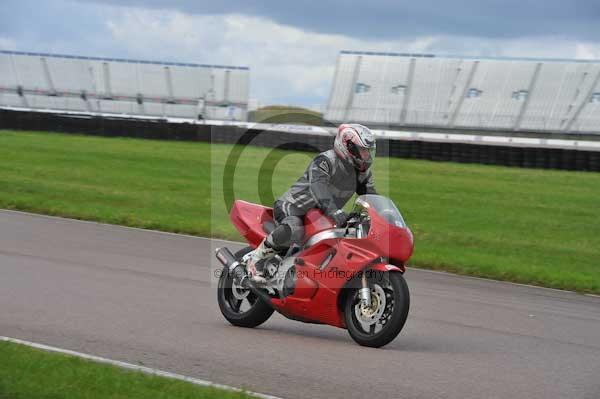 Motorcycle action photographs;Rockingham;Rockingham photographs;event digital images;eventdigitalimages;no limits trackday;peter wileman photography;rockingham corby northamptonshire;trackday;trackday digital images;trackday photos