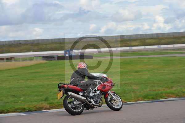 Motorcycle action photographs;Rockingham;Rockingham photographs;event digital images;eventdigitalimages;no limits trackday;peter wileman photography;rockingham corby northamptonshire;trackday;trackday digital images;trackday photos