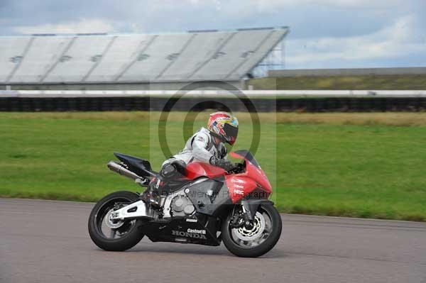 Motorcycle action photographs;Rockingham;Rockingham photographs;event digital images;eventdigitalimages;no limits trackday;peter wileman photography;rockingham corby northamptonshire;trackday;trackday digital images;trackday photos