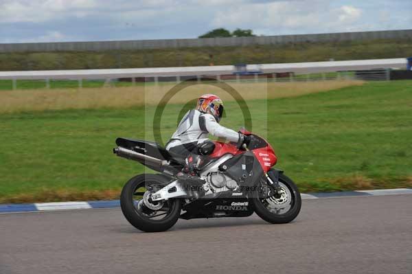 Motorcycle action photographs;Rockingham;Rockingham photographs;event digital images;eventdigitalimages;no limits trackday;peter wileman photography;rockingham corby northamptonshire;trackday;trackday digital images;trackday photos