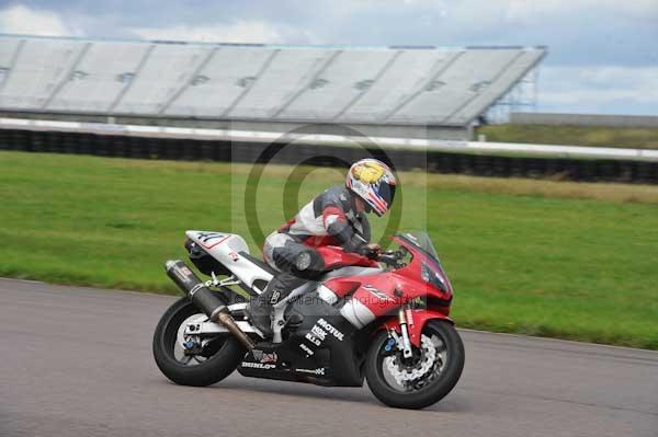 Motorcycle action photographs;Rockingham;Rockingham photographs;event digital images;eventdigitalimages;no limits trackday;peter wileman photography;rockingham corby northamptonshire;trackday;trackday digital images;trackday photos