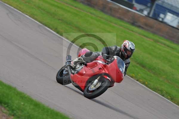 Motorcycle action photographs;Rockingham;Rockingham photographs;event digital images;eventdigitalimages;no limits trackday;peter wileman photography;rockingham corby northamptonshire;trackday;trackday digital images;trackday photos