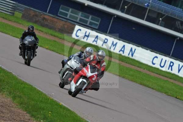 Motorcycle action photographs;Rockingham;Rockingham photographs;event digital images;eventdigitalimages;no limits trackday;peter wileman photography;rockingham corby northamptonshire;trackday;trackday digital images;trackday photos