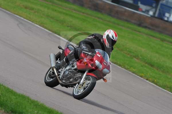 Motorcycle action photographs;Rockingham;Rockingham photographs;event digital images;eventdigitalimages;no limits trackday;peter wileman photography;rockingham corby northamptonshire;trackday;trackday digital images;trackday photos