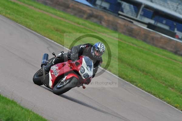 Motorcycle action photographs;Rockingham;Rockingham photographs;event digital images;eventdigitalimages;no limits trackday;peter wileman photography;rockingham corby northamptonshire;trackday;trackday digital images;trackday photos
