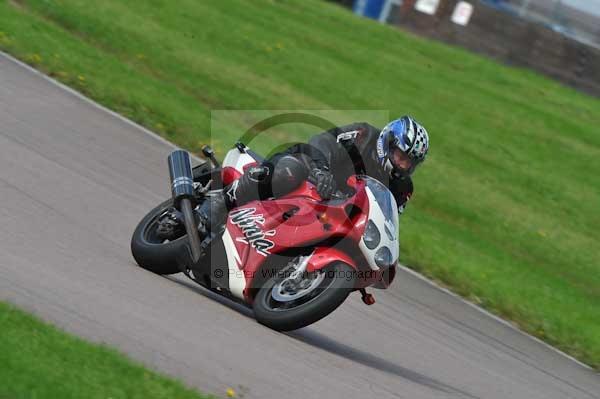 Motorcycle action photographs;Rockingham;Rockingham photographs;event digital images;eventdigitalimages;no limits trackday;peter wileman photography;rockingham corby northamptonshire;trackday;trackday digital images;trackday photos