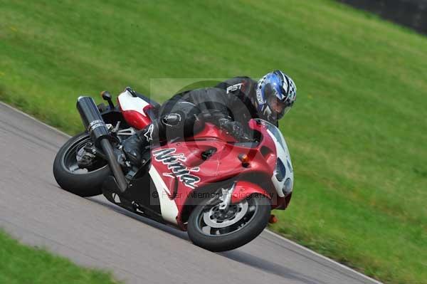 Motorcycle action photographs;Rockingham;Rockingham photographs;event digital images;eventdigitalimages;no limits trackday;peter wileman photography;rockingham corby northamptonshire;trackday;trackday digital images;trackday photos