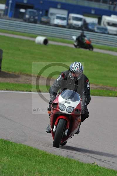 Motorcycle action photographs;Rockingham;Rockingham photographs;event digital images;eventdigitalimages;no limits trackday;peter wileman photography;rockingham corby northamptonshire;trackday;trackday digital images;trackday photos
