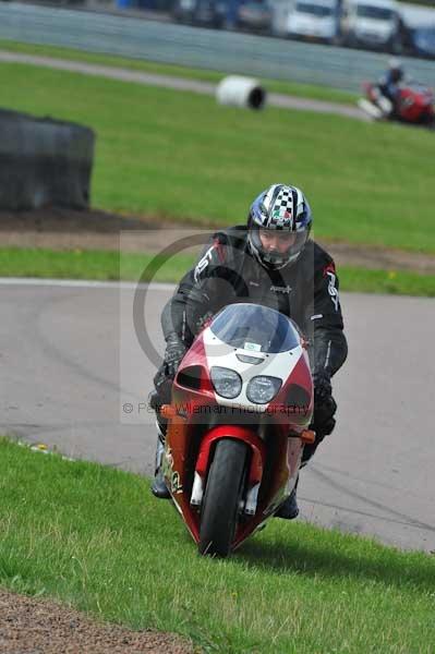 Motorcycle action photographs;Rockingham;Rockingham photographs;event digital images;eventdigitalimages;no limits trackday;peter wileman photography;rockingham corby northamptonshire;trackday;trackday digital images;trackday photos